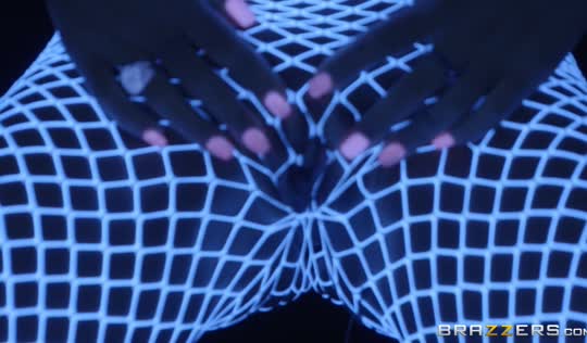 Блондинистая кобыла из стриптиза в вип-комнате с человеком